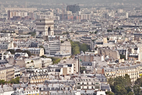 屋顶上的巴黎艾菲尔铁塔 图库照片