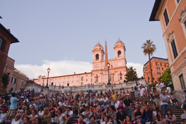 İspanyol Merdivenleri turistlere