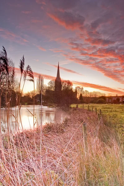 Catedral de Salisbury através dos prados — Fotografia de Stock