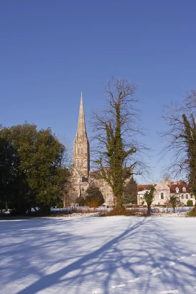 Cattedrale di Salisbury dopo la caduta della neve — Foto Stock