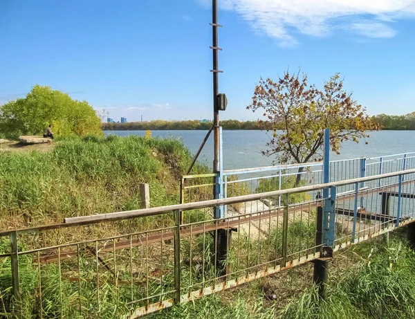 Metallgerüst Von Der Alten Abgerissenen Brücke Zum Ehemaligen Pier Ufer — Stockfoto