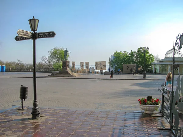 Ukraina Odessa Primorsky Boulevard Kwietnia 2012 Spojrzenie Duke Monument Jest — Zdjęcie stockowe