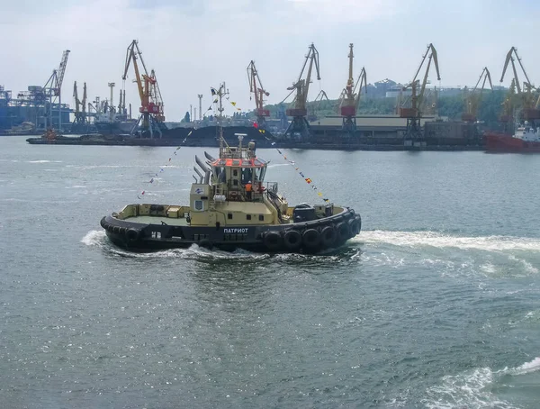 Украина Одесса Commercial Seaport Июня 2012 Года Портовая Противопожарная Лодка — стоковое фото