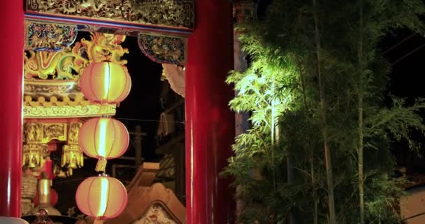 Chinees heiligdom in Yokohama Chinatown Japan 's nachts — Stockvideo