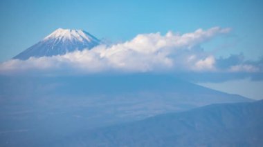 Japonya 'daki Fuji Dağı' ndaki bulutların zamanlaması.