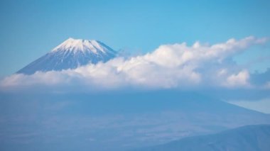 Japonya 'daki Fuji Dağı' nda bir bulut zaman çizelgesi