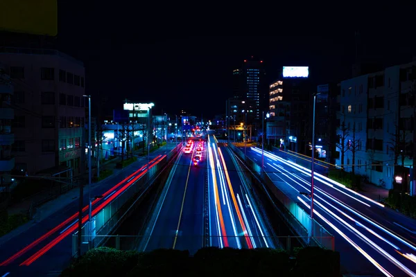 Éjszakai utca a belvárosban hosszú expozíció — Stock Fotó