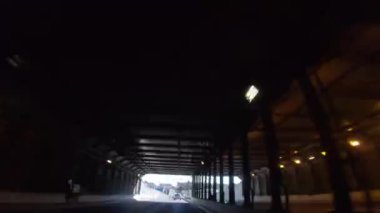 Şehir merkezindeki caddede sürüş zamanı.