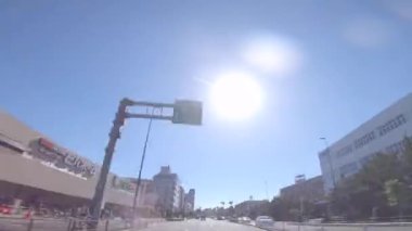 Şehir merkezindeki caddede sürüş zamanı.