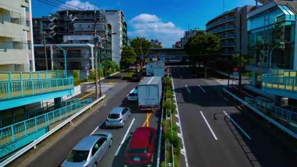 도쿄 의 칸 파 치 가 (街) 에 있는 시내의 시골길 이 낮에 폭 이 넓은 파싱 을 하고 있다 — 비디오