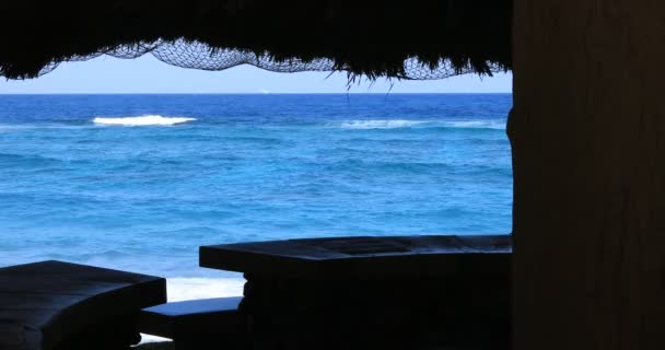 海滩通过在鹿儿岛岛的山米岛亭 — 图库视频影像