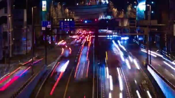Sebuah malam tiLapse kemacetan lalu lintas di jalan kota di Tokyo tembakan panjang panning — Stok Video
