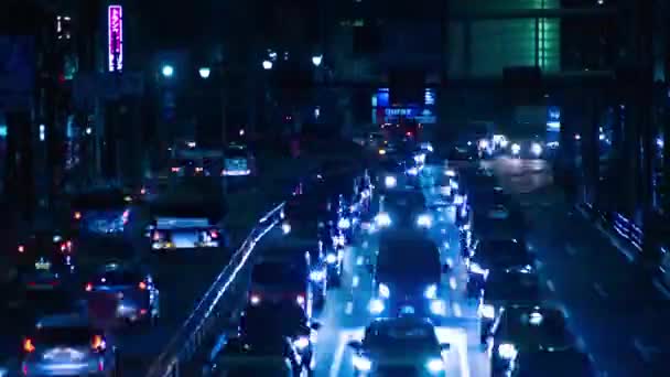 ช่วงเวลากลางคืนของการจราจรติดขัดบนถนนในเมืองในกรุงโตเกียว — วีดีโอสต็อก
