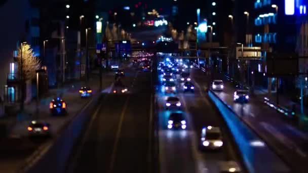 东京城市街道上小型交通堵塞的一个夜晚过去了 — 图库视频影像
