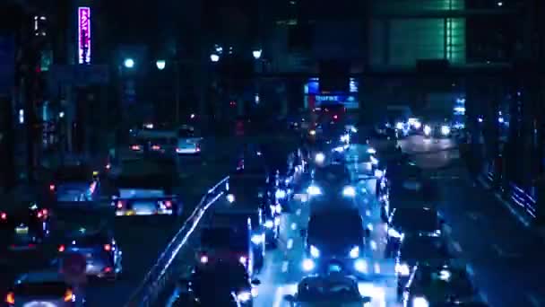 Uma cronologia noturna do engarrafamento na rua da cidade em Tóquio zoom de tiro longo — Vídeo de Stock