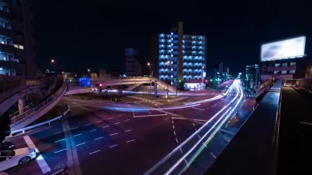 Un timelapse notturno del traffico all'incrocio a Tokyo wide shot — Video Stock