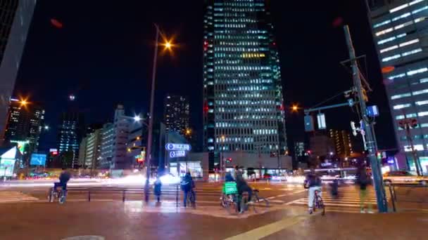 A night timelapse of the traffic jam at the city crossing in Tokyo wide shot zoom — Stock Video