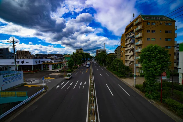 Eine Straße im Stadtzentrum an der kanpachi Avenue in Tokio tagsüber — Stockfoto