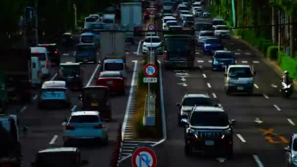 Uma timelapse da rua do carro na avenida Kanpachi em Tóquio zoom de tiro longo diurno — Vídeo de Stock