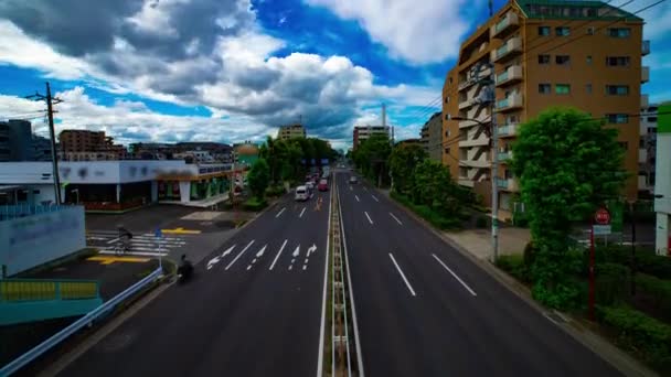 東京の金八通りで昼間のワイドショット傾きの車通りのタイムラプス — ストック動画