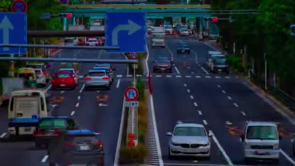 Um timelapse de rua de carro na avenida Kanpachi em Tóquio durante o dia tiro longo panning — Vídeo de Stock