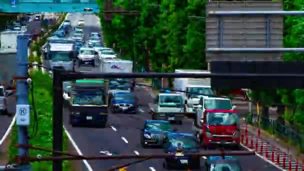 Un timelapse de la calle del coche en la avenida Kanpachi en Tokio diurno largo tiro zoom — Vídeo de stock