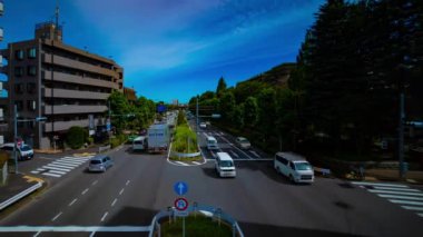 Tokyo 'da Kanpachi Bulvarı' ndaki şehir merkezinde gündüz vakti çekilmiş bir çekim.