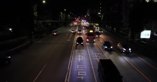 世田谷区の繁華街の夜通りワイドショット — ストック動画