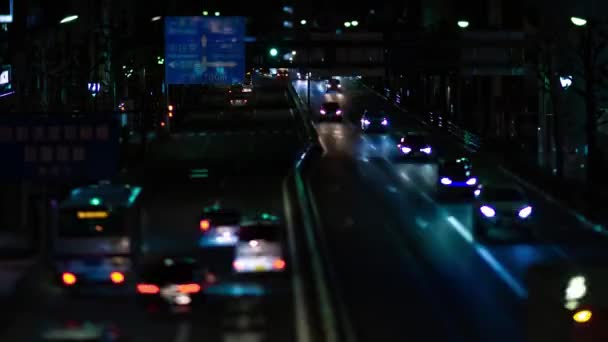 Een avond timeapse van de miniature file op de stad straat in Tokio kantelen — Stockvideo