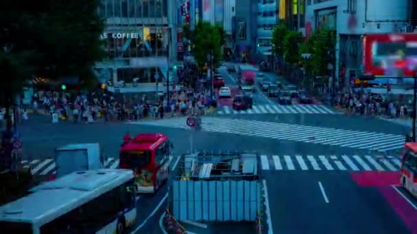 Čas západu slunce na Shibuya křižovatce v Tokiu široký pancíř — Stock video