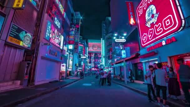 Uma cronologia noturna da rua neon no centro da cidade em Shibuya Tokyo zoom — Vídeo de Stock