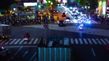 Shibuya Tokyo tilt vardiya neon kasabasında scramble geçiş bir timelapse