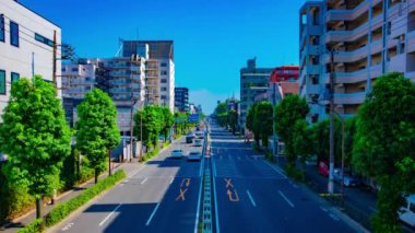 Tokyo 'da Kanpachi Bulvarı' ndaki şehir merkezinde gündüz vakti çekilmiş bir çekim.