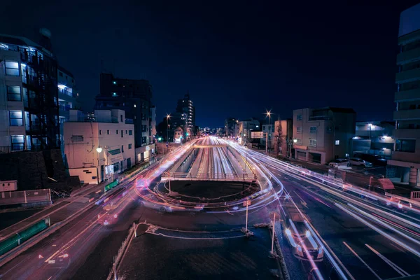Um engarrafamento noturno na rua da cidade em Tóquio tiro largo — Fotografia de Stock