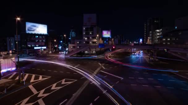 Sebuah malam tiLapse kemacetan lalu lintas di jalan kota di Tokyo kemiringan tembakan lebar — Stok Video