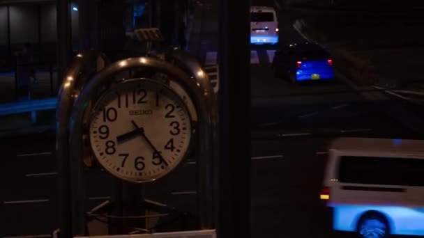 Uma cronologia noturna do engarrafamento na rua da cidade em Tóquio zoom de tiro longo — Vídeo de Stock