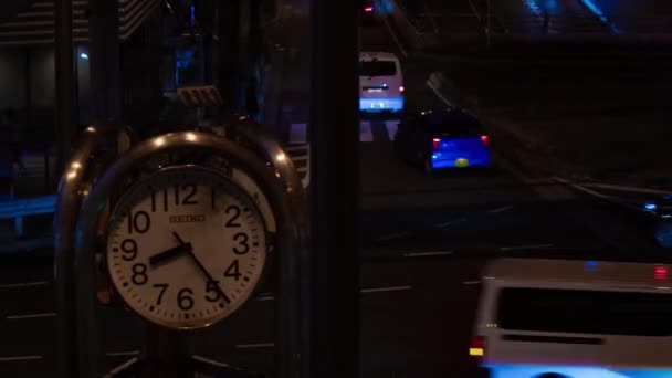Uma cronologia noturna do engarrafamento na rua da cidade em Tóquio tiro longo panning — Vídeo de Stock