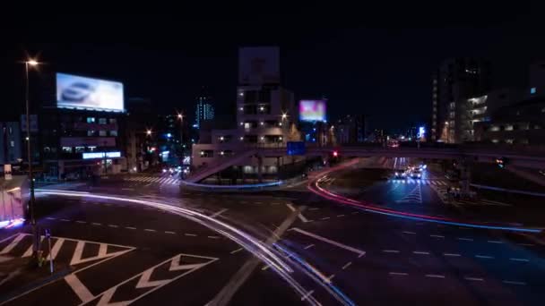 Sebuah malam tiLapse kemacetan lalu lintas di jalan kota di Tokyo lebar ditembak zoom — Stok Video