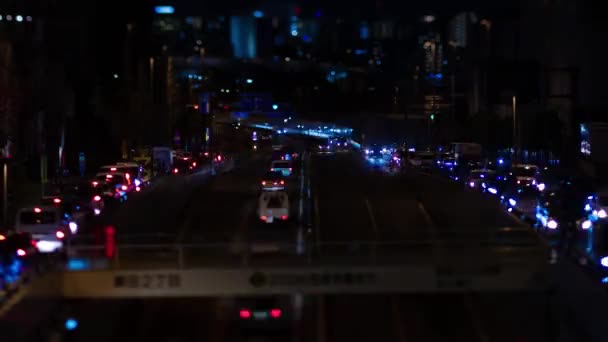 Az éjszakai időeltolódás a miniatűr forgalmi dugó a város utcájában Tokióban — Stock videók