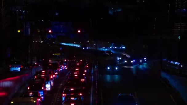 Un timelapse noche del atasco de tráfico en la calle de la ciudad en Tokio inclinación de largo plazo — Vídeos de Stock