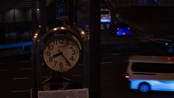 Uma cronologia noturna do engarrafamento na rua da cidade em Tóquio zoom de tiro longo — Vídeo de Stock