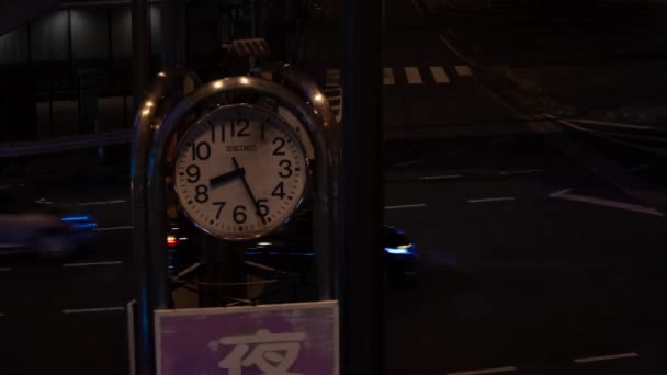 Un lapso de tiempo de la noche del atasco de tráfico en la calle de la ciudad en Tokio tiro largo — Vídeos de Stock