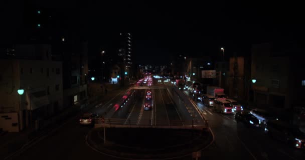 东京市区街道的夜间交通堵塞，枪击案发生 — 图库视频影像