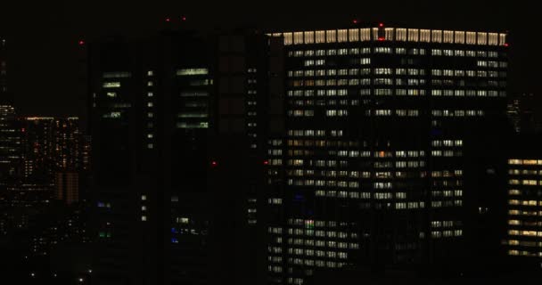 Un paesaggio urbano notturno a Shinagawa Tokyo high angle long shot — Video Stock