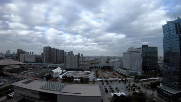 Un aperçu intemporel du paysage urbain dans la rue urbaine de Tokyo grand angle diurne — Video