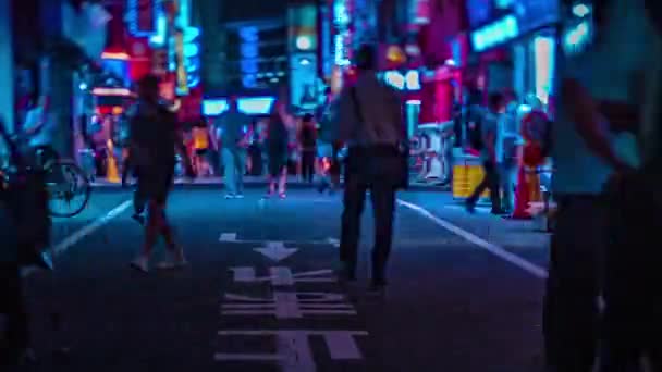 Noční čas z neonové ulice v centru v Shinjuku Tokyo tiltshift zoom — Stock video