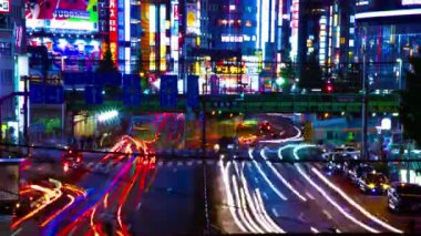 Shinjuku Tokyo 'nun neon kasabasındaki sokağın zaman çizelgesi.