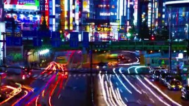Shinjuku Tokyo yakınlarındaki Neon kasabasında sokağın zaman çizelgesi.