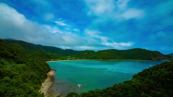 Uma cronologia do promontório perto do oceano azul em Amami oshima Kagoshima zoom — Vídeo de Stock