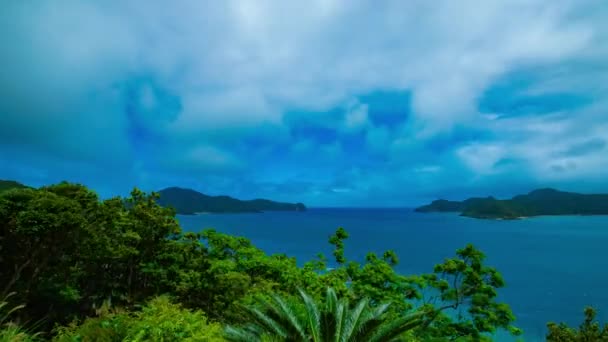 En timelapse av udden nära det blå havet i Amami oshima Kagoshima panorering — Stockvideo